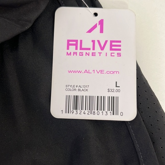 NWT. Alive magnetic black lines shorts - Picture 3 of 4